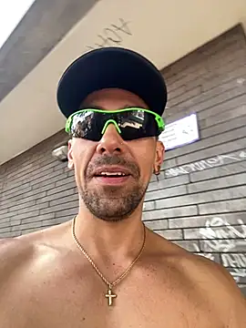 Snapshot of dantedesirexx chatting on February 17, 3:31 pm dantedesirexx online show from February 17, 3:31 pm