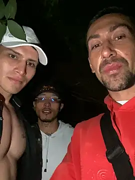 Snapshot of dantedesirexx chatting on March 2, 5:33 am dantedesirexx online show from March 2, 5:33 am