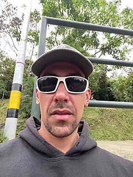 Snapshot of dantedesirexx chatting on February 8, 5:16 pm dantedesirexx online show from February 8, 5:16 pm