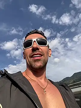 Snapshot of dantedesirexx chatting on February 10, 9:52 pm dantedesirexx online show from February 10, 9:52 pm