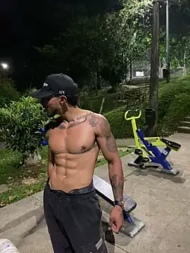 Snapshot of dantedesirexx chatting on February 13, 6:09 am dantedesirexx online show from February 13, 6:09 am