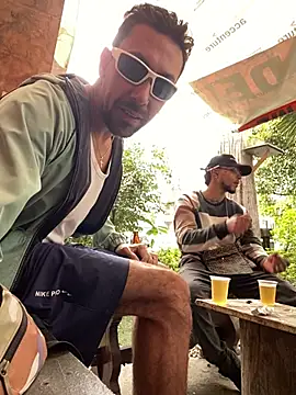 Snapshot of dantedesirexx chatting on February 18, 8:49 pm dantedesirexx online show from February 18, 8:49 pm