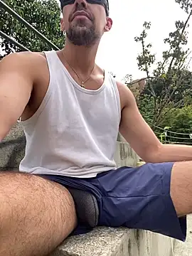 Snapshot of dantedesirexx chatting on May 19, 6:36 pm dantedesirexx online show from May 19, 6:36 pm