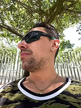 Snapshot of dantedesirexx chatting on May 20, 3:40 pm dantedesirexx online show from May 20, 3:40 pm
