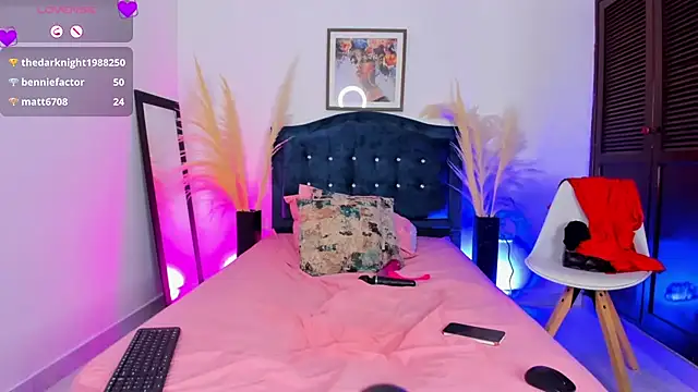 Snapshot of maddie_swift chatting on February 26, 12:05 am maddie swift online show from February 26, 12:05 am