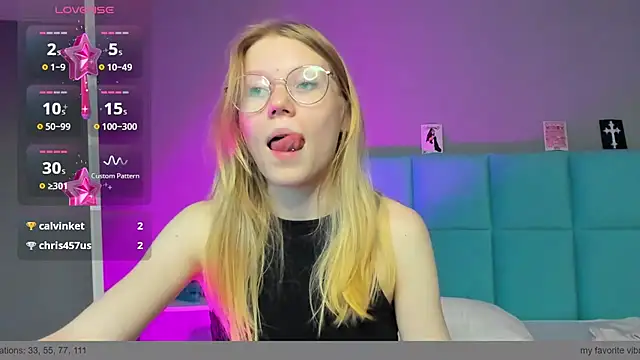 Snapshot of Esme_Runn chatting on December 3, 4:39 pm Esme Runn online show from December 3, 4:39 pm