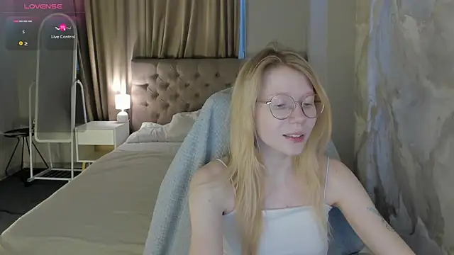 Esme Runn online show from July 3, 3:13 am