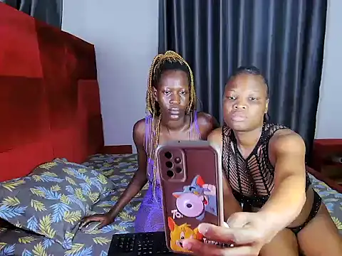 Snapshot of Crystal_x_ebony chatting on June 19, 3:11 am Crystal x ebony online show from June 19, 3:11 am