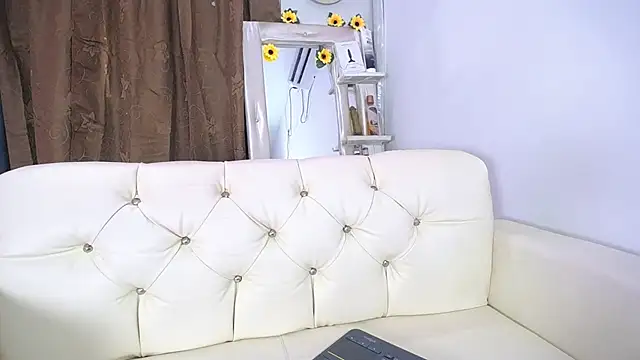 Snapshot of alaia_03 chatting on February 21, 12:39 pm alaia 03 online show from February 21, 12:39 pm