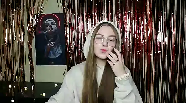 Snapshot of _AlMamiyy_ chatting on December 5, 5:48 am AlMamiyy online show from December 5, 5:48 am