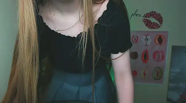 Snapshot of _AlMamiyy_ chatting on February 14, 1:45 am AlMamiyy online show from February 14, 1:45 am