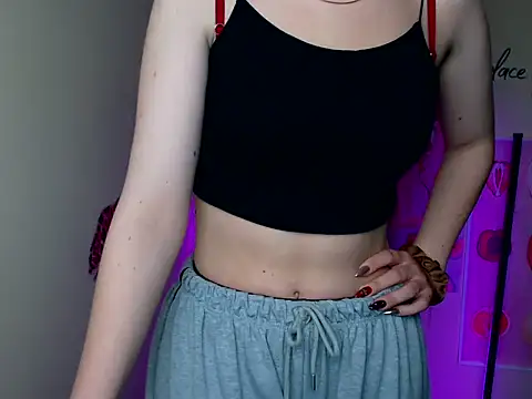 Snapshot of _AlMamiyy_ chatting on October 13, 1:00 pm AlMamiyy online show from October 13, 1:00 pm