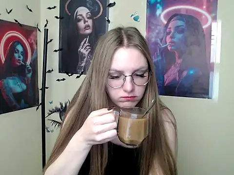 Snapshot of _AlMamiyy_ chatting on October 17, 6:49 am AlMamiyy online show from October 17, 6:49 am