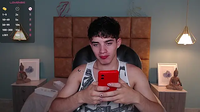 Snapshot of AlejooTwink chatting on December 29, 12:52 am AlejooTwink online show from December 29, 12:52 am