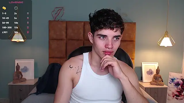 Snapshot of AlejooTwink chatting on December 30, 6:49 pm AlejooTwink online show from December 30, 6:49 pm