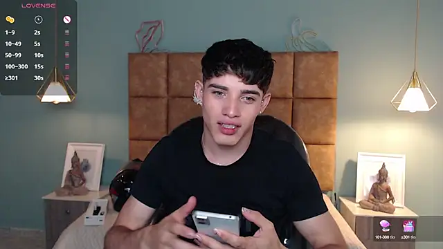 Snapshot of AlejooTwink chatting on January 9, 8:33 pm AlejooTwink online show from January 9, 8:33 pm