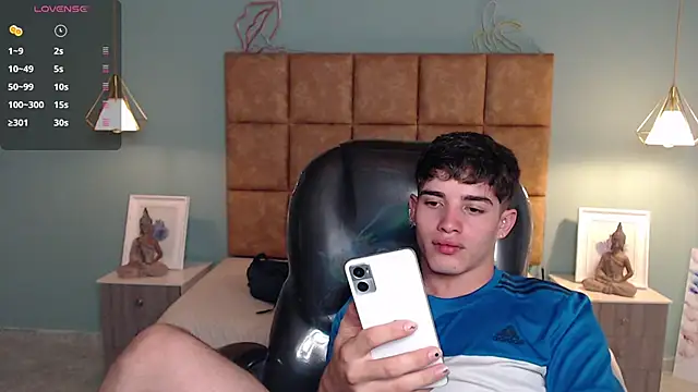 Snapshot of AlejooTwink chatting on January 10, 8:48 pm AlejooTwink online show from January 10, 8:48 pm