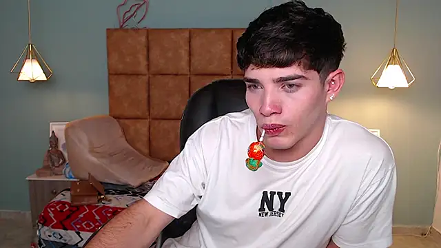 Snapshot of AlejooTwink chatting on January 15, 11:30 pm AlejooTwink online show from January 15, 11:30 pm