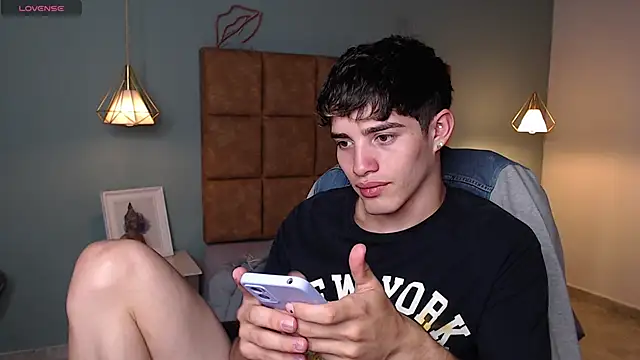 Snapshot of AlejooTwink chatting on January 23, 9:29 pm AlejooTwink online show from January 23, 9:29 pm