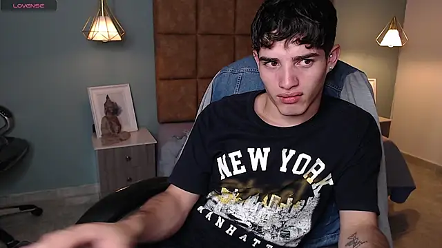Snapshot of AlejooTwink chatting on January 24, 12:31 am AlejooTwink online show from January 24, 12:31 am