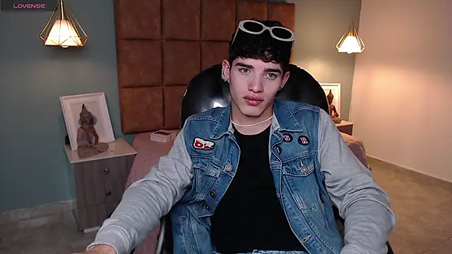 Snapshot of AlejooTwink chatting on January 25, 8:42 pm AlejooTwink online show from January 25, 8:42 pm