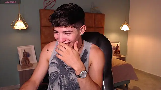 Snapshot of AlejooTwink chatting on February 2, 8:30 pm AlejooTwink online show from February 2, 8:30 pm