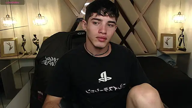 Snapshot of AlejooTwink chatting on February 5, 3:31 pm AlejooTwink online show from February 5, 3:31 pm