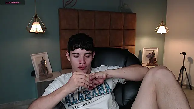 Snapshot of AlejooTwink chatting on February 12, 9:22 pm AlejooTwink online show from February 12, 9:22 pm