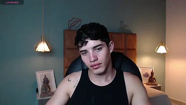 Snapshot of AlejooTwink chatting on February 13, 8:55 pm AlejooTwink online show from February 13, 8:55 pm