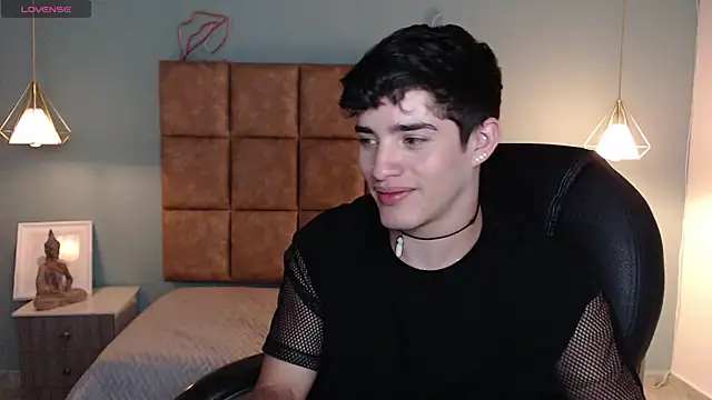 Snapshot of AlejooTwink chatting on February 27, 12:32 am AlejooTwink online show from February 27, 12:32 am