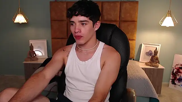 Snapshot of AlejooTwink chatting on February 28, 9:44 pm AlejooTwink online show from February 28, 9:44 pm