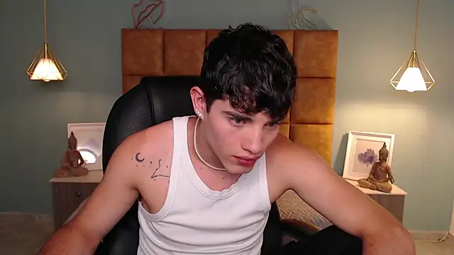 Snapshot of AlejooTwink chatting on March 1, 12:50 am AlejooTwink online show from March 1, 12:50 am
