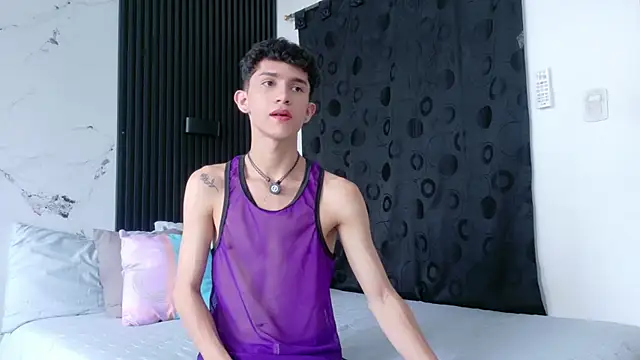 Snapshot of Noah_tyler_ chatting on April 21, 6:55 pm Noah tyler online show from April 21, 6:55 pm