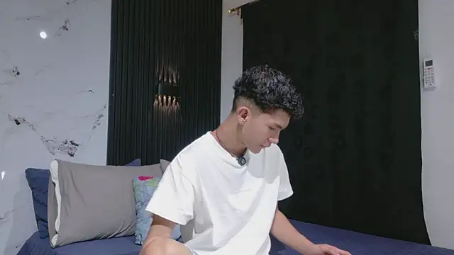 Snapshot of Noah_tyler_ chatting on May 24, 12:15 am Noah tyler online show from May 24, 12:15 am
