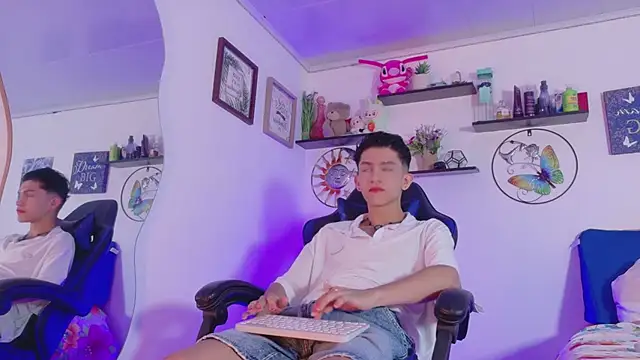 Snapshot of Noah_tyler_ chatting on June 1, 10:33 pm Noah tyler online show from June 1, 10:33 pm