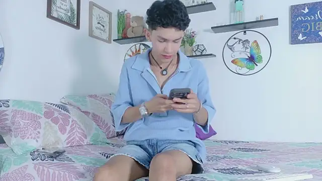 Snapshot of Noah_tyler_ chatting on June 21, 7:27 pm Noah tyler online show from June 21, 7:27 pm