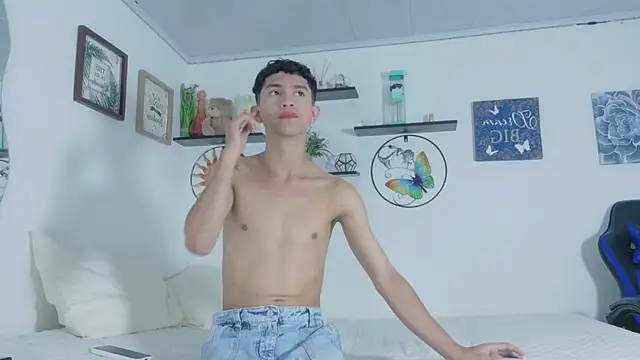 Snapshot of Noah_tyler_ chatting on July 9, 6:34 pm Noah tyler online show from July 9, 6:34 pm