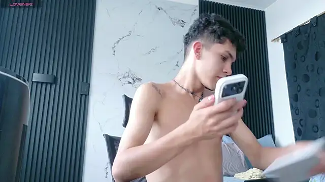 Snapshot of Noah_tyler_ chatting on July 30, 8:08 pm Noah tyler online show from July 30, 8:08 pm