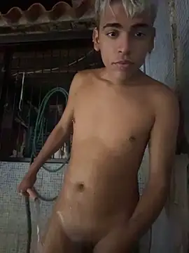 Snapshot of Leo_bunny_hot chatting on May 1, 2:05 am Leo bunny hot online show from May 1, 2:05 am