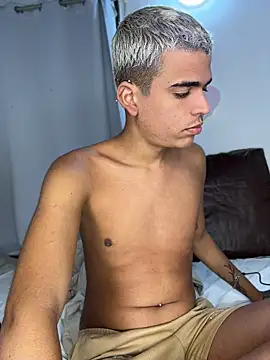 Snapshot of Leo_bunny_hot chatting on June 25, 9:41 pm Leo bunny hot online show from June 25, 9:41 pm