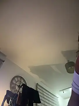 Snapshot of Mia_MilesXXX chatting on March 4, 11:00 pm Mia MilesXXX online show from March 4, 11:00 pm