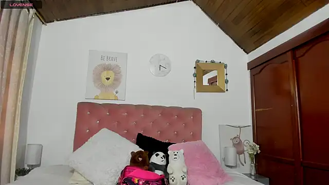 CelessteRedds online show from March 13, 11:30 am