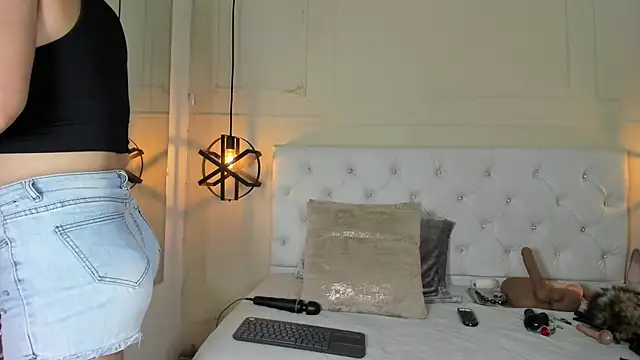 Snapshot of Slut_Milf_ chatting on January 6, 6:41 pm Slut Milf  online show from January 6, 6:41 pm