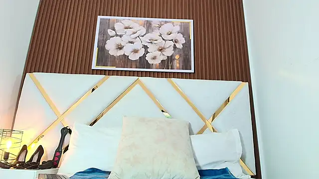 Snapshot of Slut_Milf_ chatting on October 29, 7:48 pm Slut Milf  online show from October 29, 7:48 pm