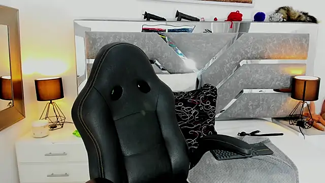 Slut Milf  online show from May 4, 7:43 pm