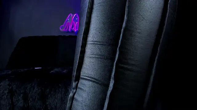 DelaneyStone online show from December 17, 9:32 pm