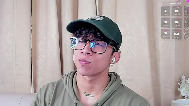 AkazaBoy  online show from March 2, 4:36 am