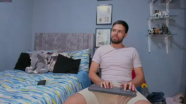 ETHAN ADAM online show from March 30, 8:54 pm