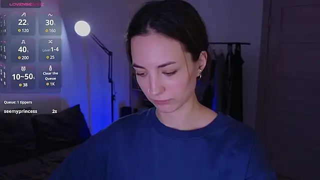 Snapshot of Space_X_Roxy_ chatting on December 3, 11:13 pm Space X Roxy  online show from December 3, 11:13 pm