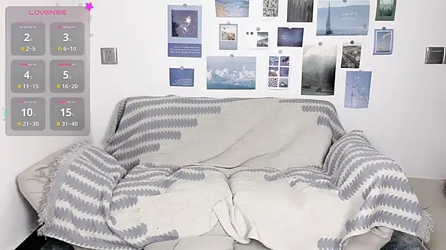 Snapshot of LiLiYbaby chatting on December 10, 9:33 pm LiLiYbaby online show from December 10, 9:33 pm